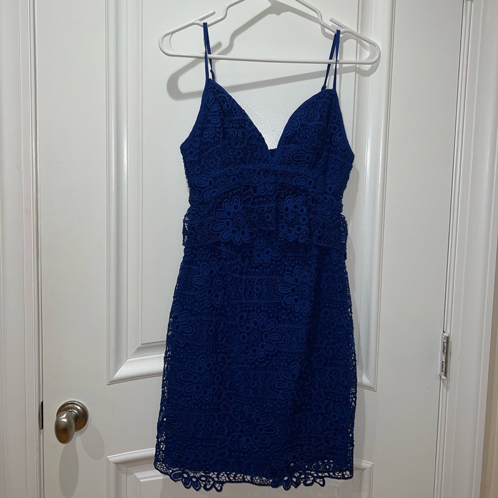 Guess Floral Embroidery V-Neck Sheath Dress - Picture 7 of 8